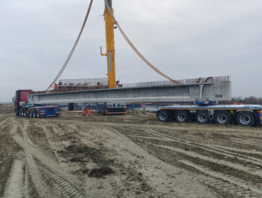 The challenges of transporting oversized cargo that freight forwarding companies face